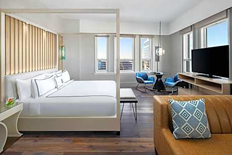 Junior Suite, 1 King, Non-Private Sofa Bed