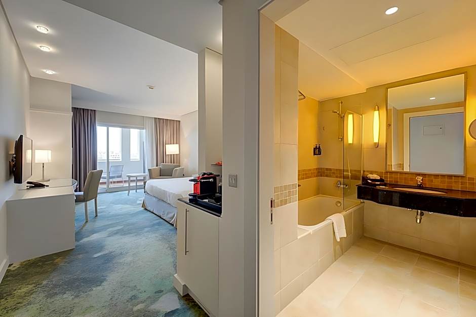 Millennium Lakeview Hotel