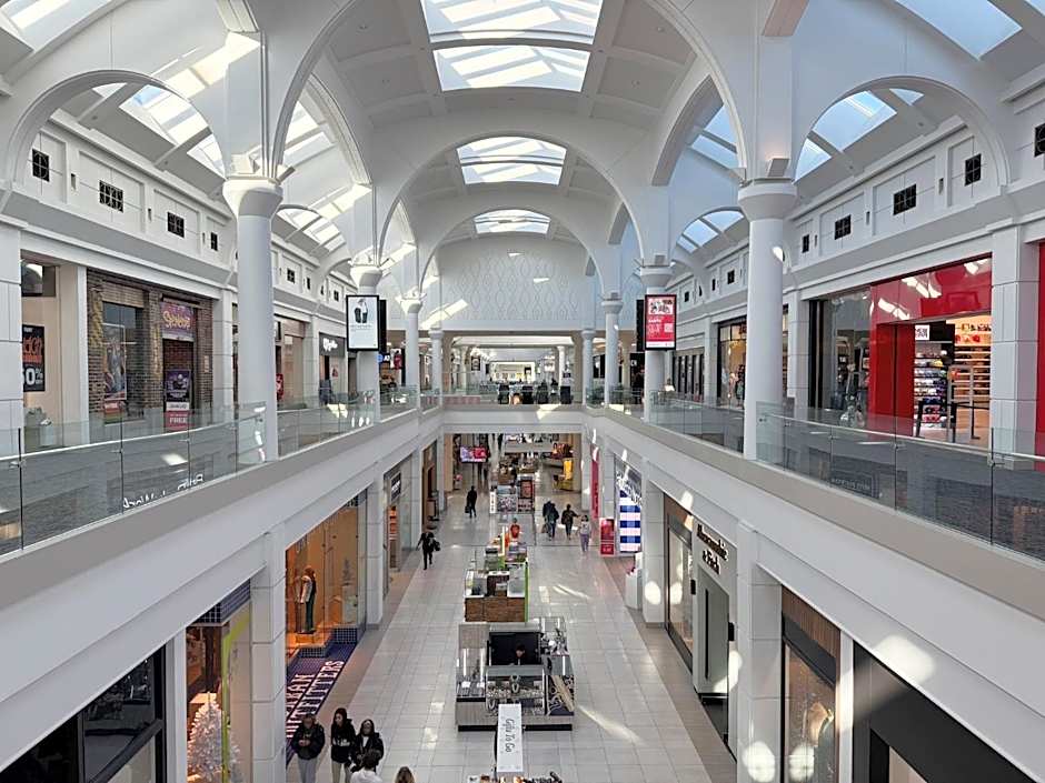 Crowne Plaza Edison By IHG