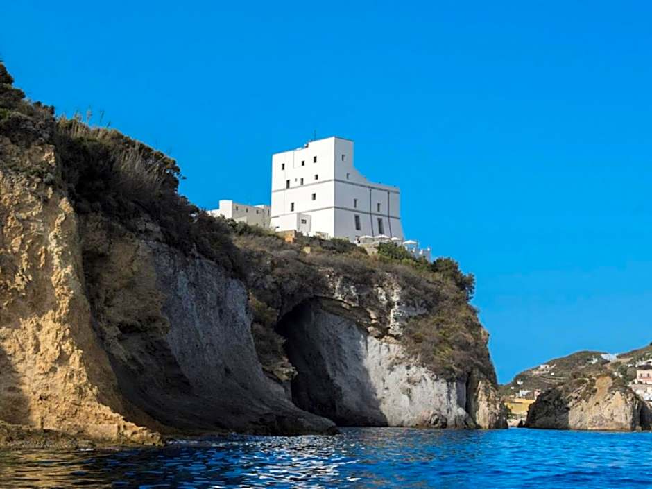 Hotel Torre Dei Borboni