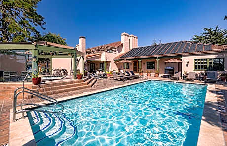 Half Moon Bay Lodge