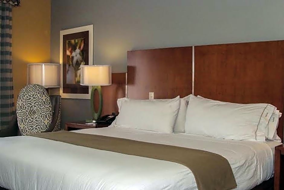 Holiday Inn Express Hotel & Suites Perry-National Fairground Area