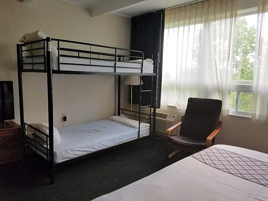Travelodge by Wyndham Lake George NY