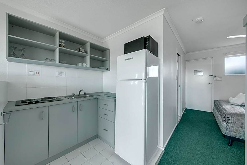 Reef Adventureland Motel