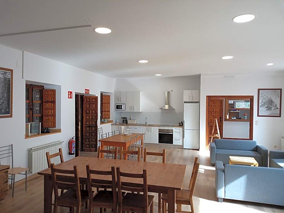 Albergue Fresno de Cantespino - La Tormenta