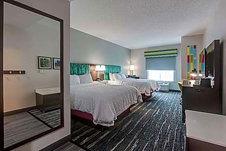 2 Queen Room Fridge And Microwave