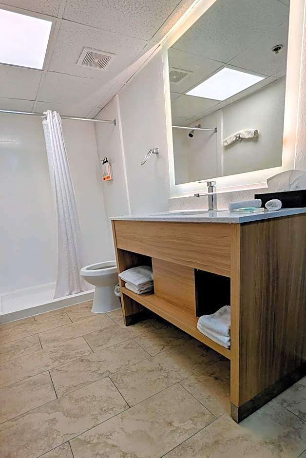 Airport Waterfront Inn