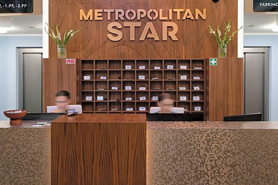 Hotel Reverie - Dependance, Check-in at Metropolitan Star