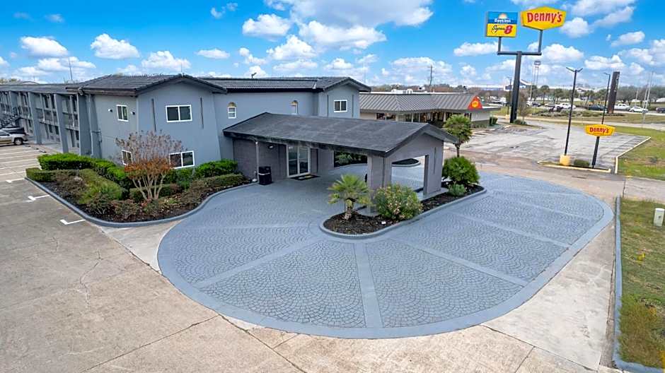 Days Inn & Suites by Wyndham Texas City