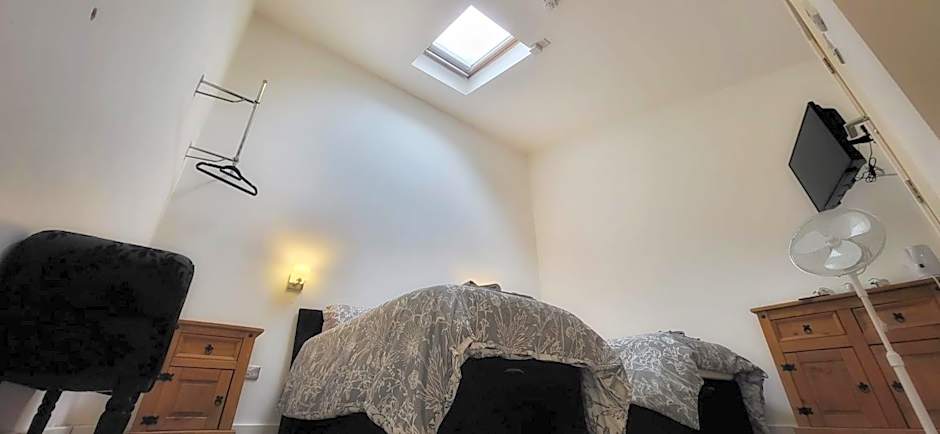 Deepcut Lodge Bed & Breakfast Self Service