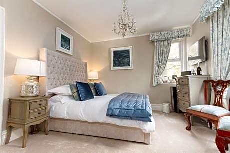 King-Luxury-Ensuite with Shower-River view-Superior Lakeland King