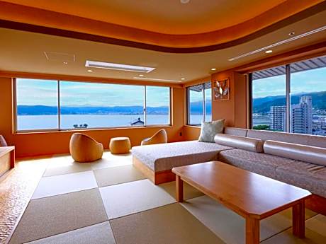 Deluxe Suite with Spa Bath