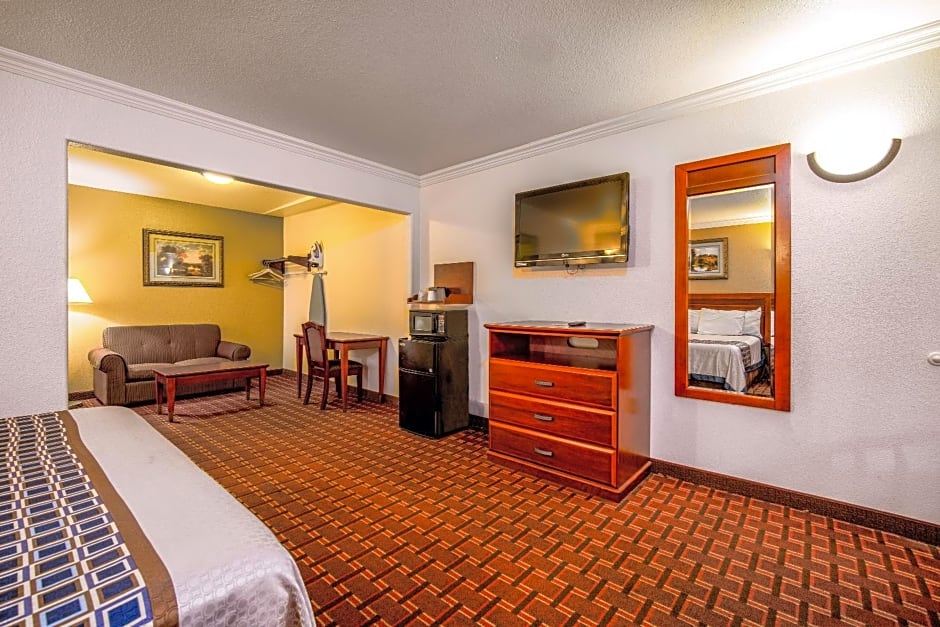 Regency Inn & Suites Downey