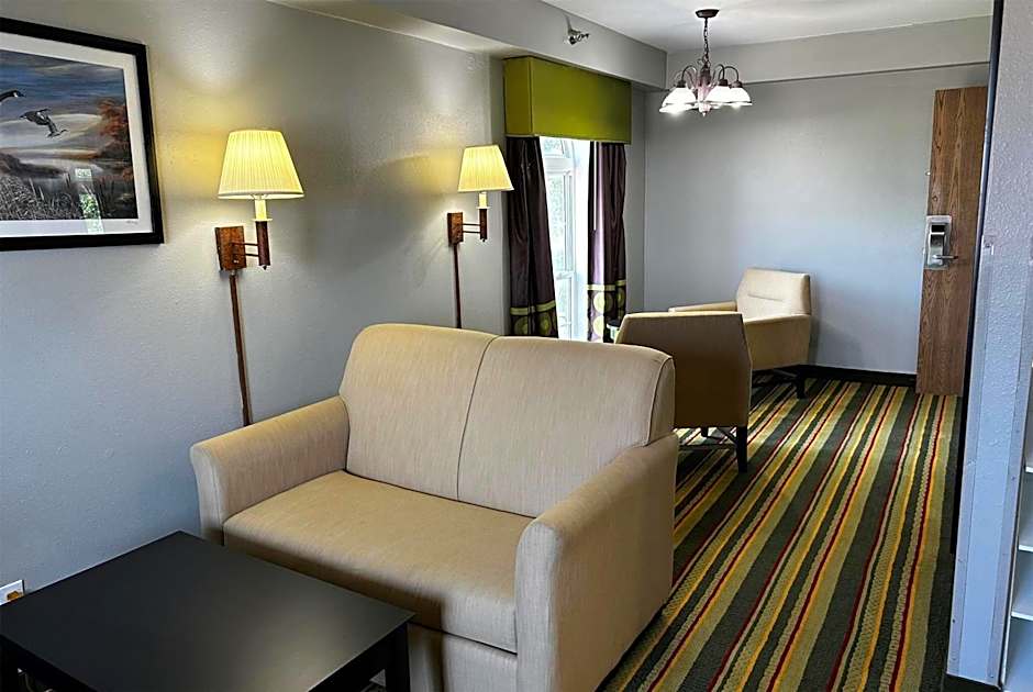 Super 8 by Wyndham Mound City