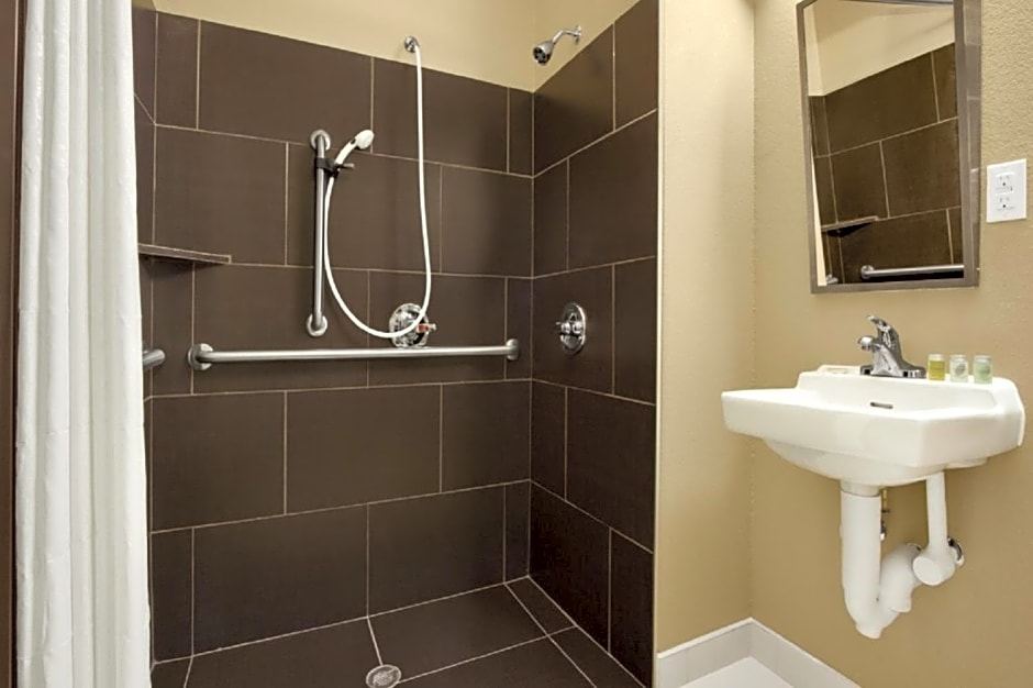 Microtel Inn & Suites by Wyndham Buda Austin South