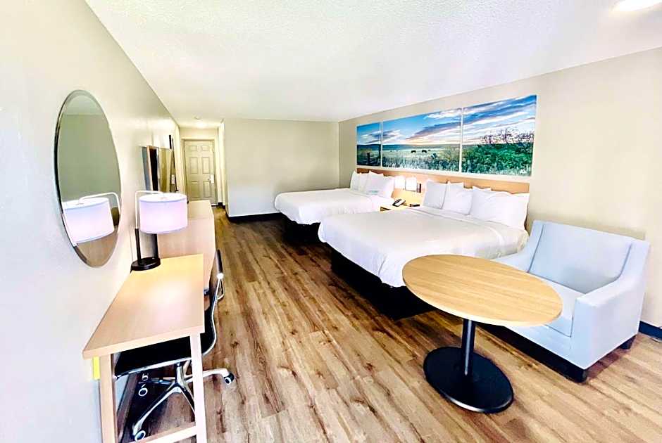 Photo 1 of 5 of 2 Queen Beds, Nonsmoking
