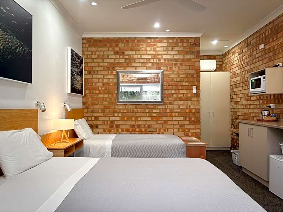 Edge Of The Forest Motel