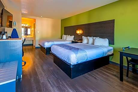 2 Queen Bed Smoking