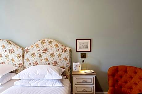 Superior One-Bedroom Apartment