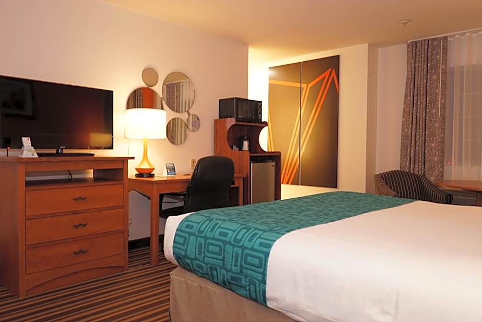 Howard Johnson by Wyndham Salinas