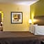 Rodeway Inn & Suites North Clarksville