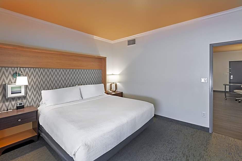 Holiday Inn and Suites McKinney - Allen By IHG