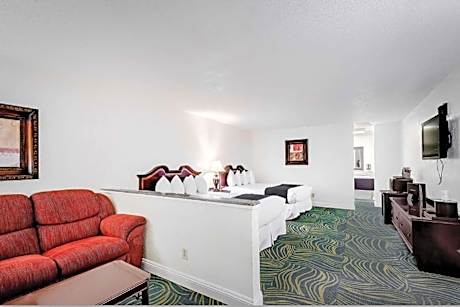 Suite-2 Queen Beds  Non-Smoking Flat Screen Television Microwave And Refrigerator High Speed Interne