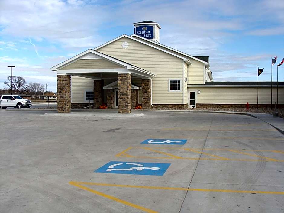 Cobblestone Hotel & Suites - Broken Bow