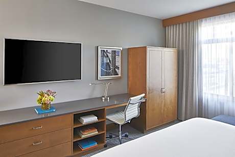 Premier King Accessible