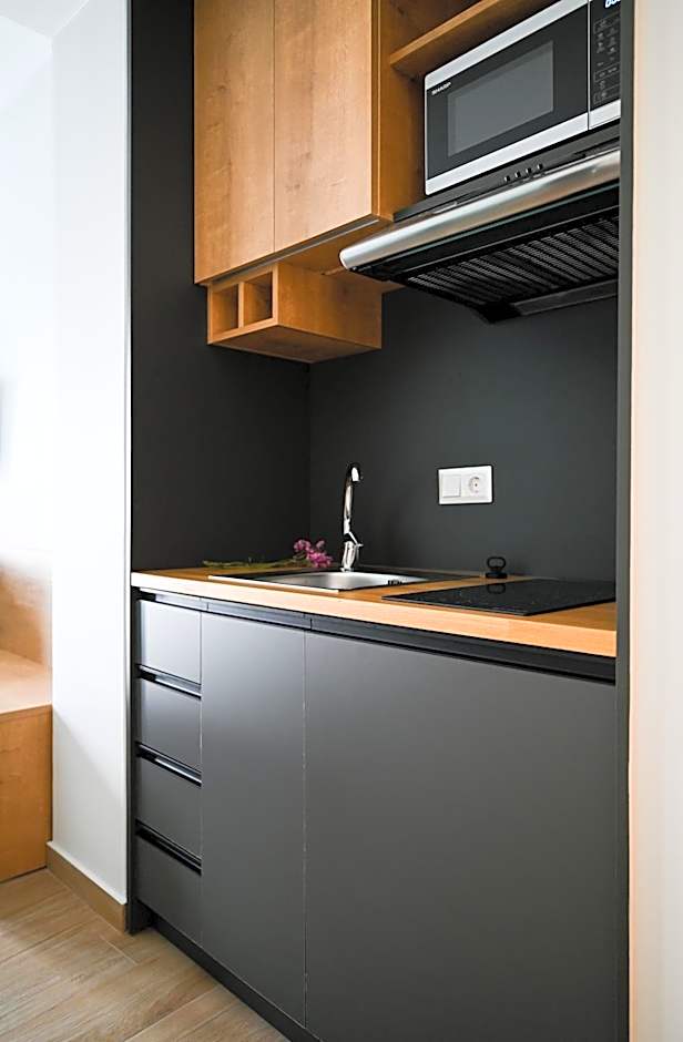 Eumorphia Studios & Apartments