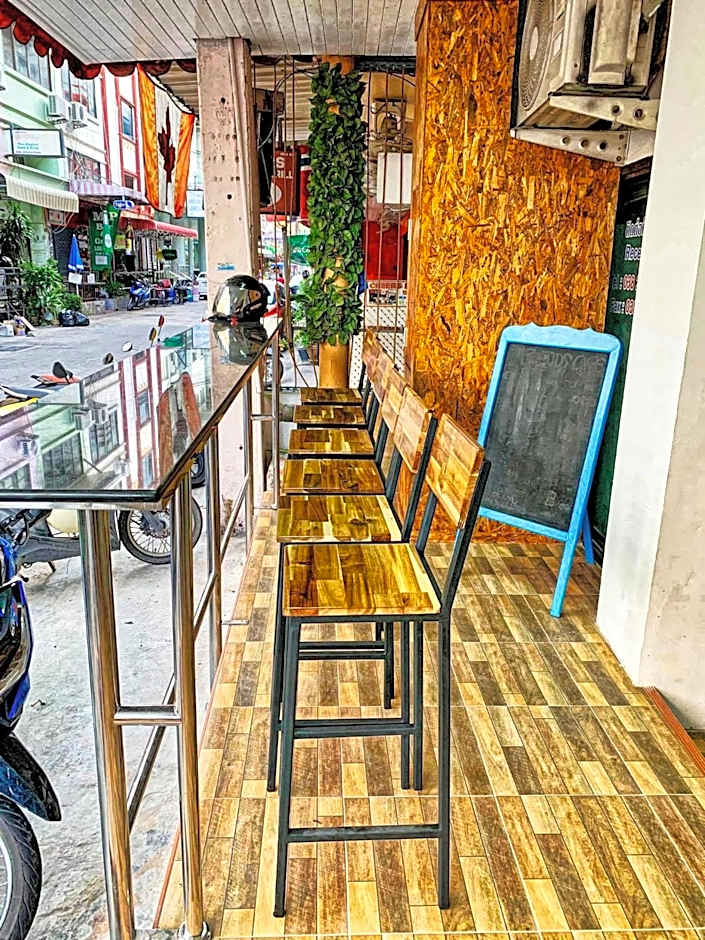 Jomtien Beach Hostel - Soi 7 Prime Spot - 200m to Beach next to Food Market