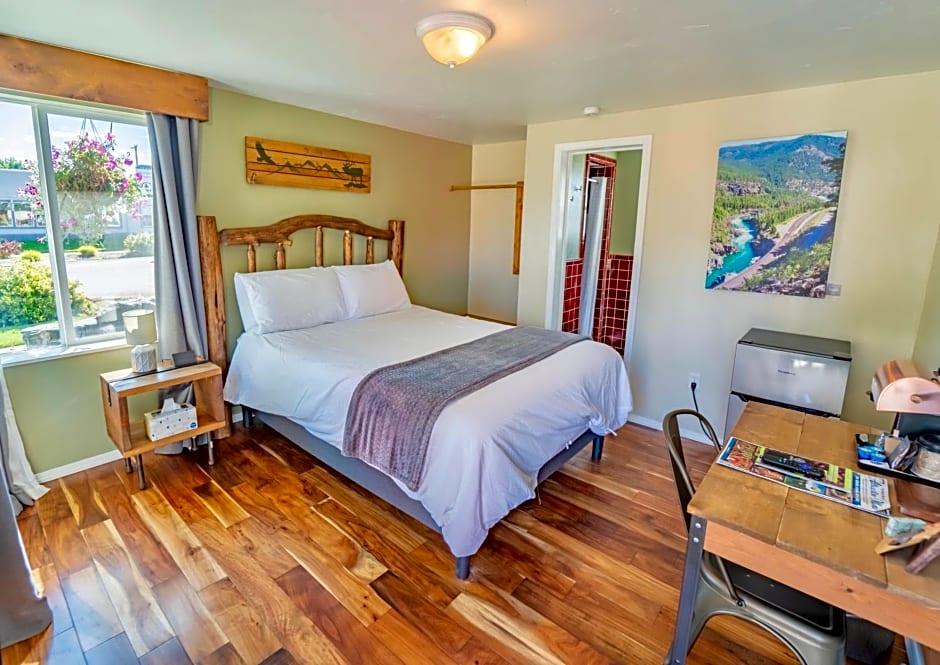 Evergreen Motel