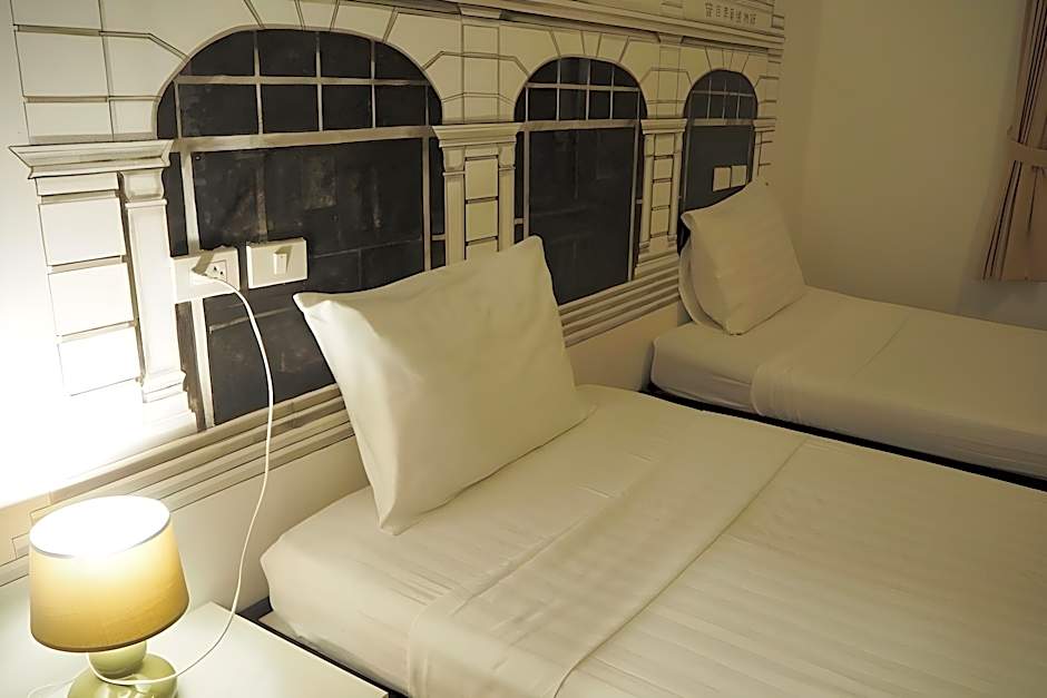 Chino Town Gallery Alley