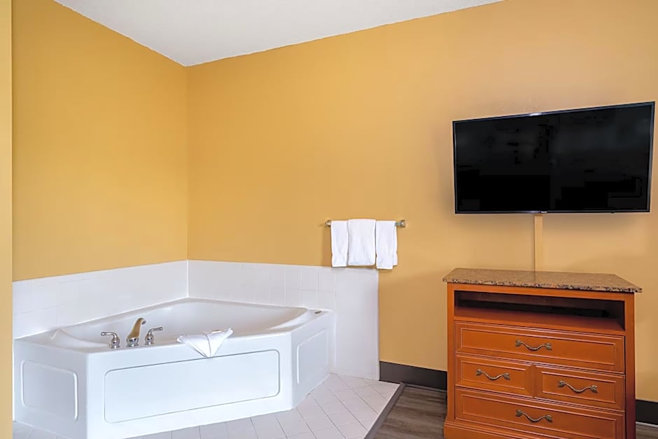 Super 8 by Wyndham Salisbury
