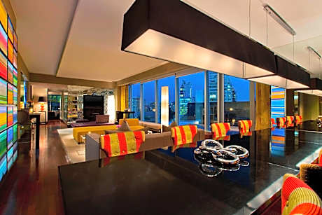 Extreme Wow, Suite, 1 King, City view, Balcony