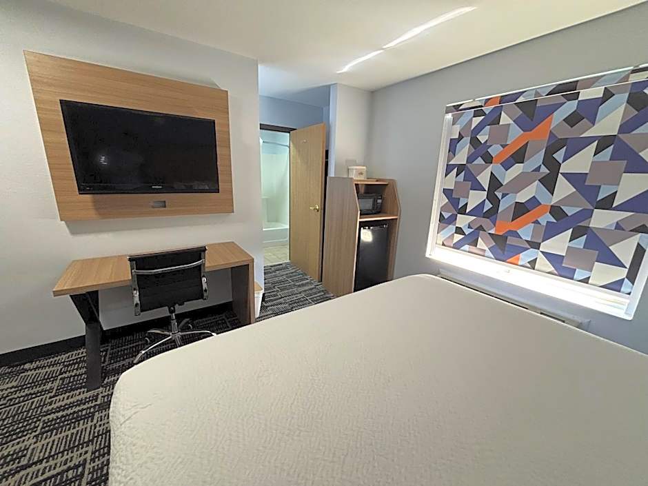Jacksonville Inn & Suites