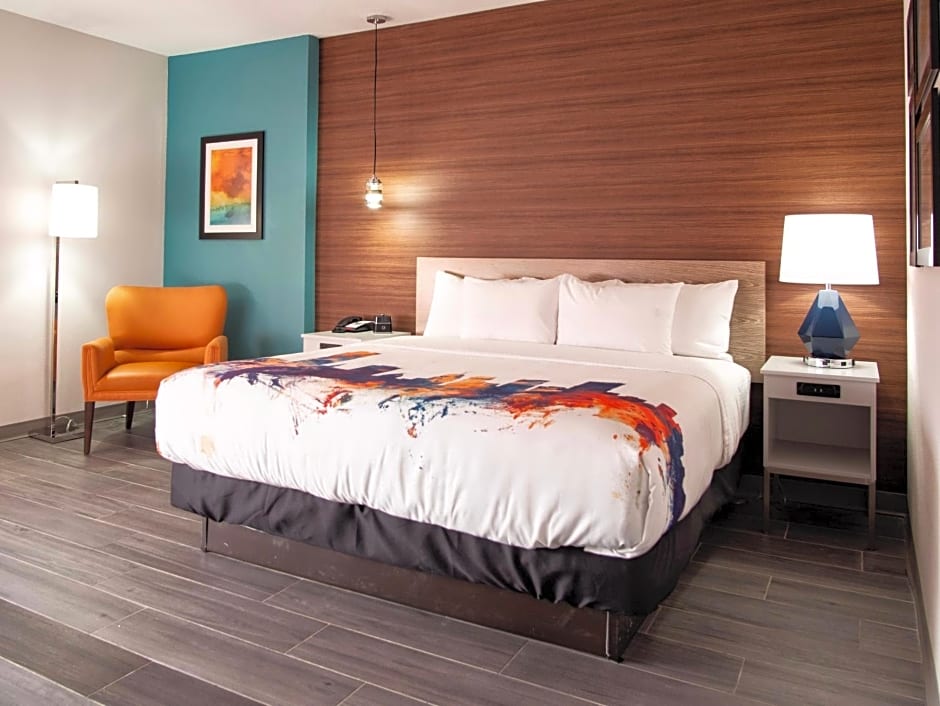 La Quinta Inn & Suites by Wyndham Oklahoma City Airport