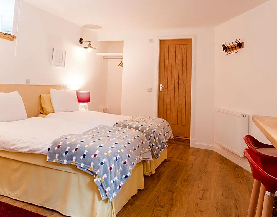 The Merryburn - Rooms and Courtyard Studios