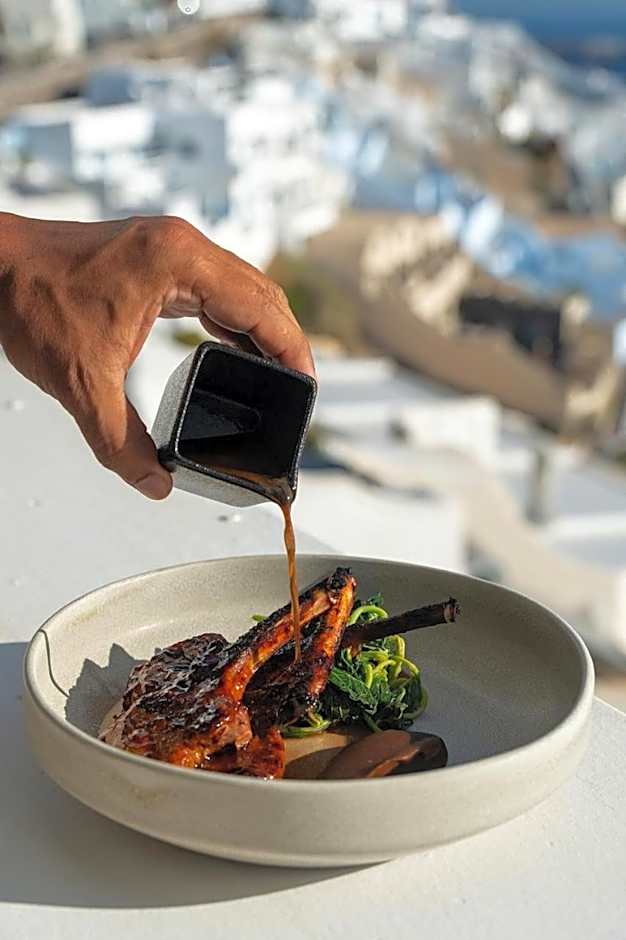 Sun Rocks Boutique Hotel - Caldera View Suites & Sunset Dining Experience