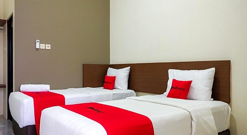 RedDoorz Syariah near Exit Tol Pemalang Comal 2