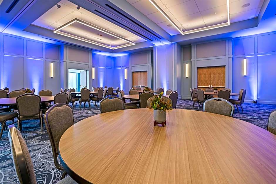 The Highlander at Radford, Tapestry Collection by Hilton