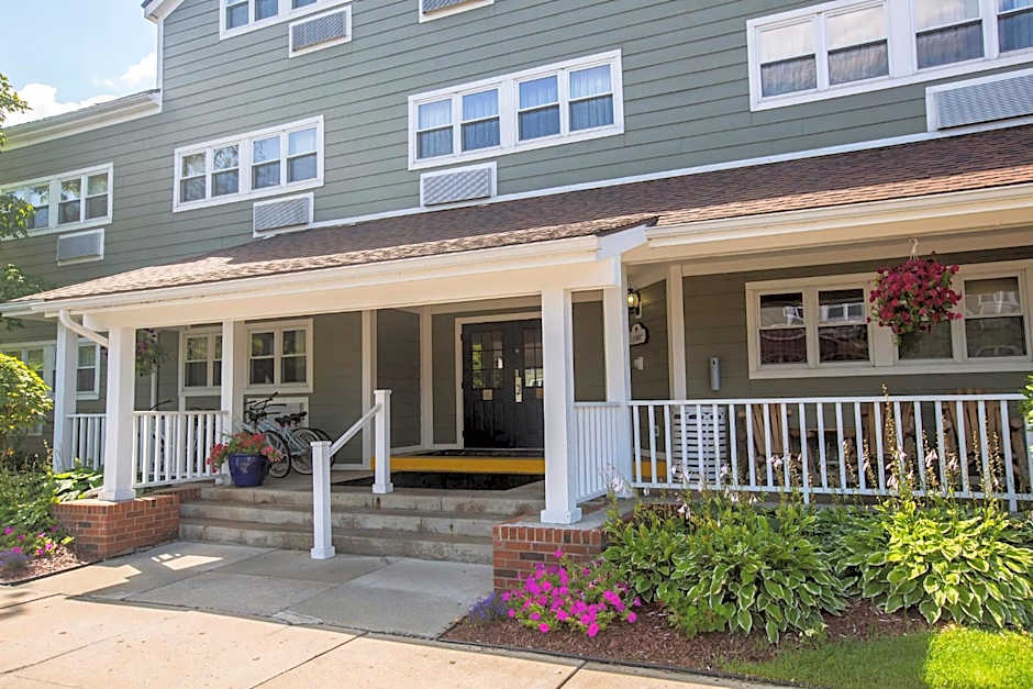 Ivy Court Inn and Suites