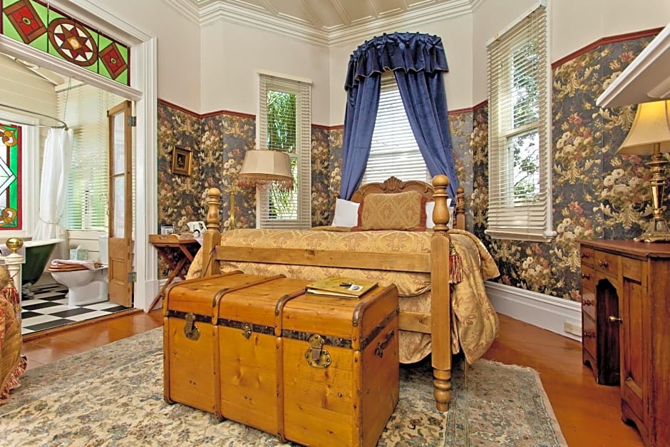 Peace and Plenty Inn