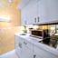 Renovated studio in the heart of Palm Beach - free parking, security box