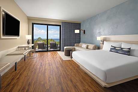 Suite with 1 King bed, ocean view and balcony