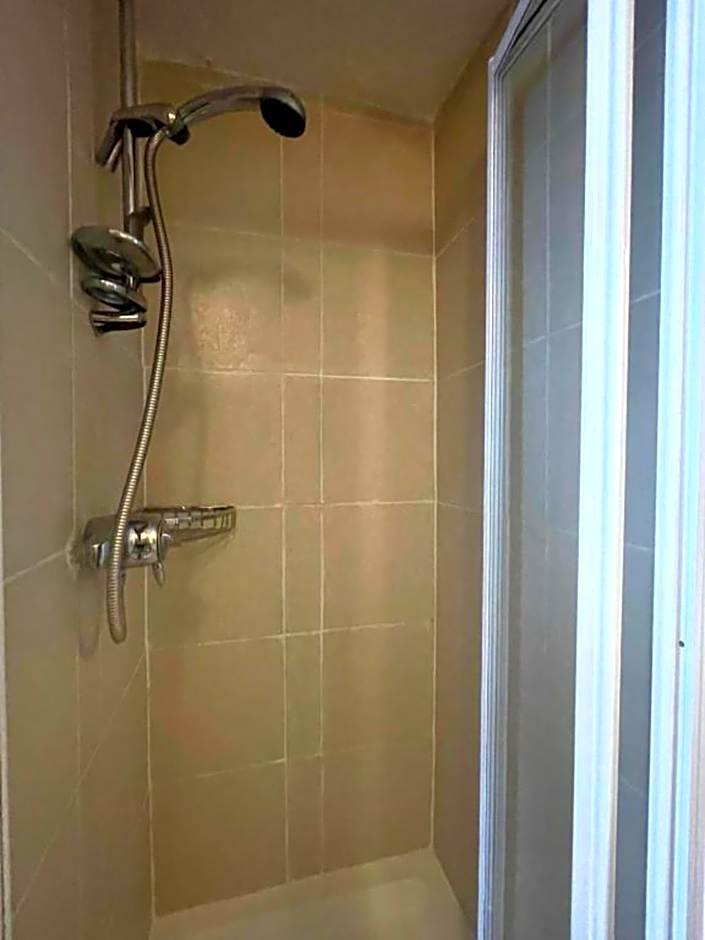 OYO The Lodge Bournemouth