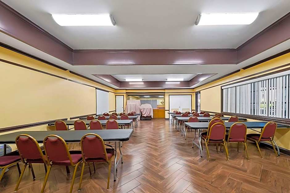 Quality Inn & Suites Fayetteville I-95