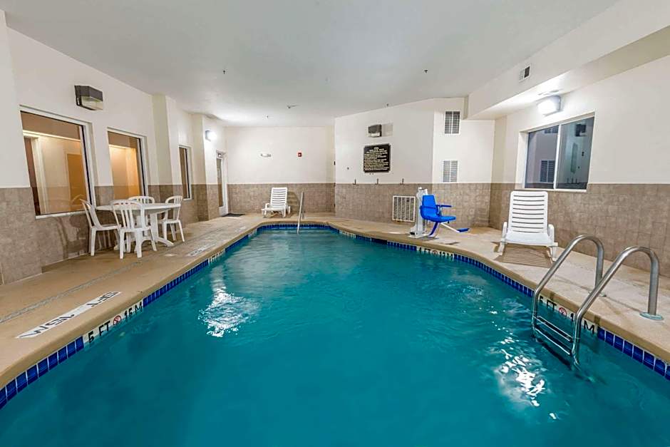 Super 8 by Wyndham Rolla