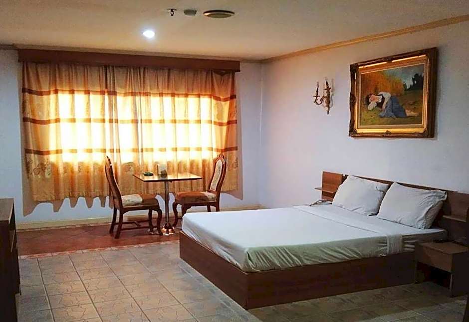 OYO 75466 13 Coins Bang Yai Hotel