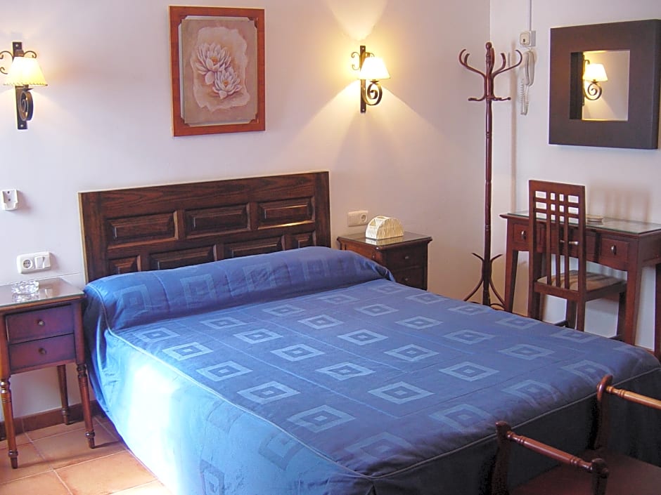 Photo 1 of 2 of 1 Double Bed